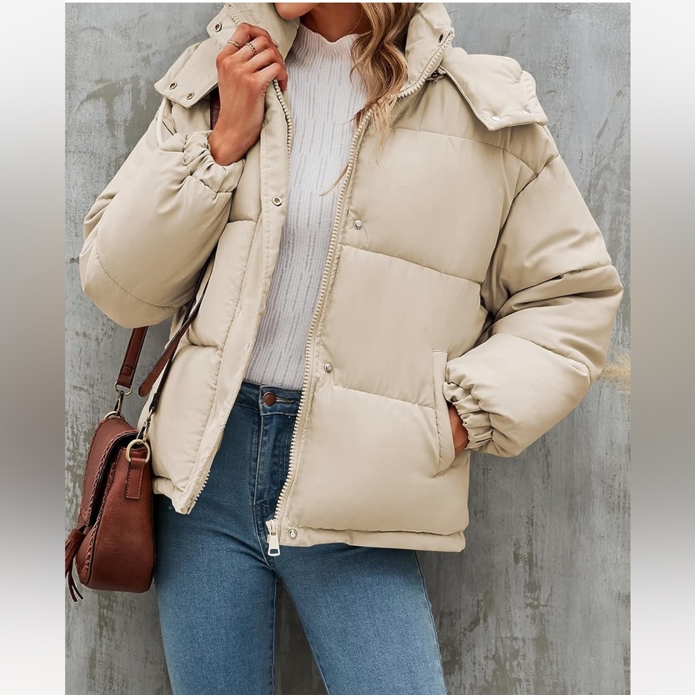 Brand New Medium Women’s Puffy Wotozr Jacket Cream